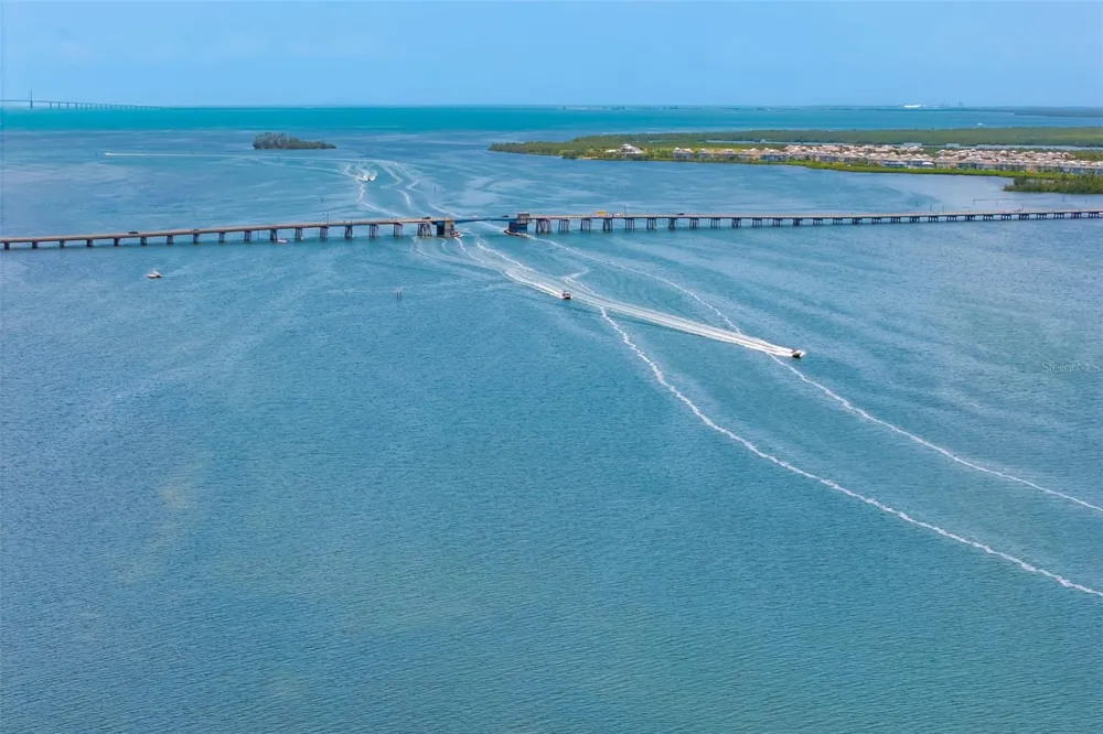 2513 AVENUE B #B Bradenton Beach, FL 34217