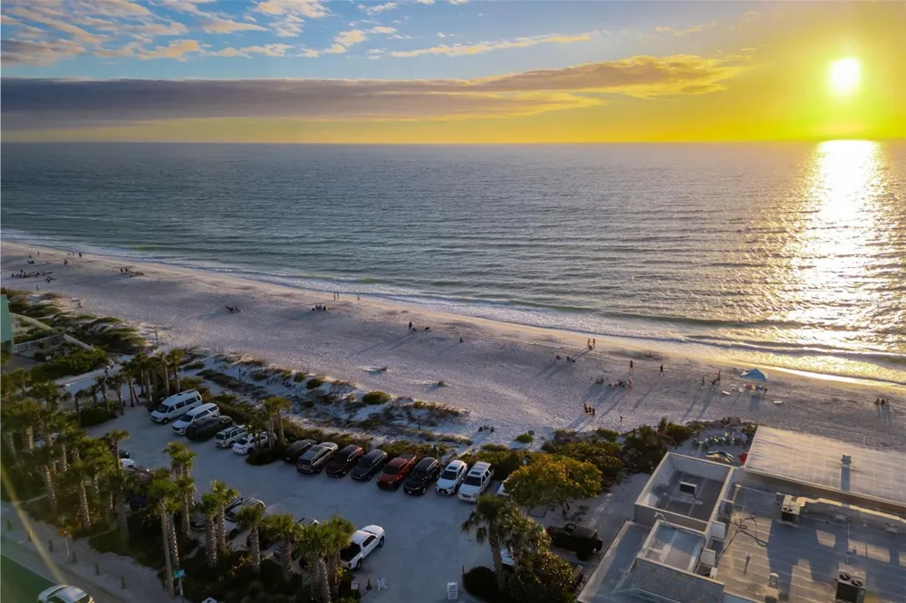 2513 AVENUE B #B Bradenton Beach, FL 34217