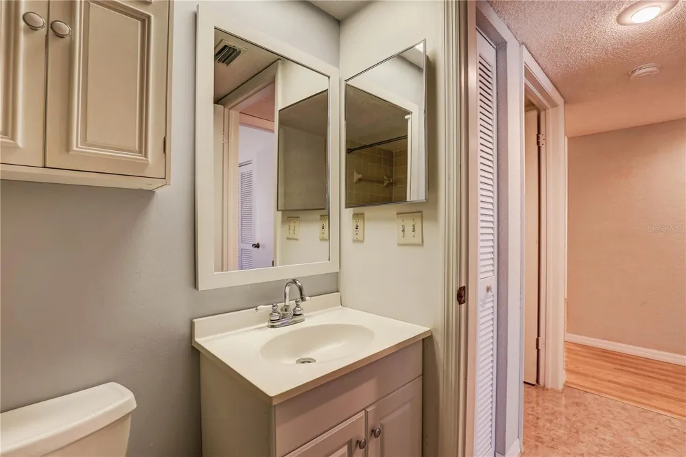 11800 PARK BOULEVARD #208 Seminole, FL 33772