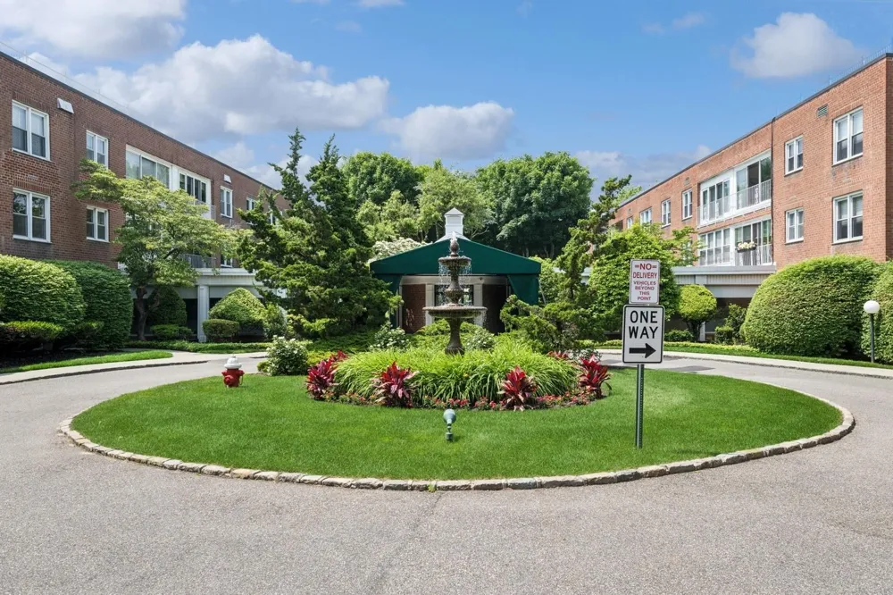 1390 Broadway #118 Hewlett, NY 11557