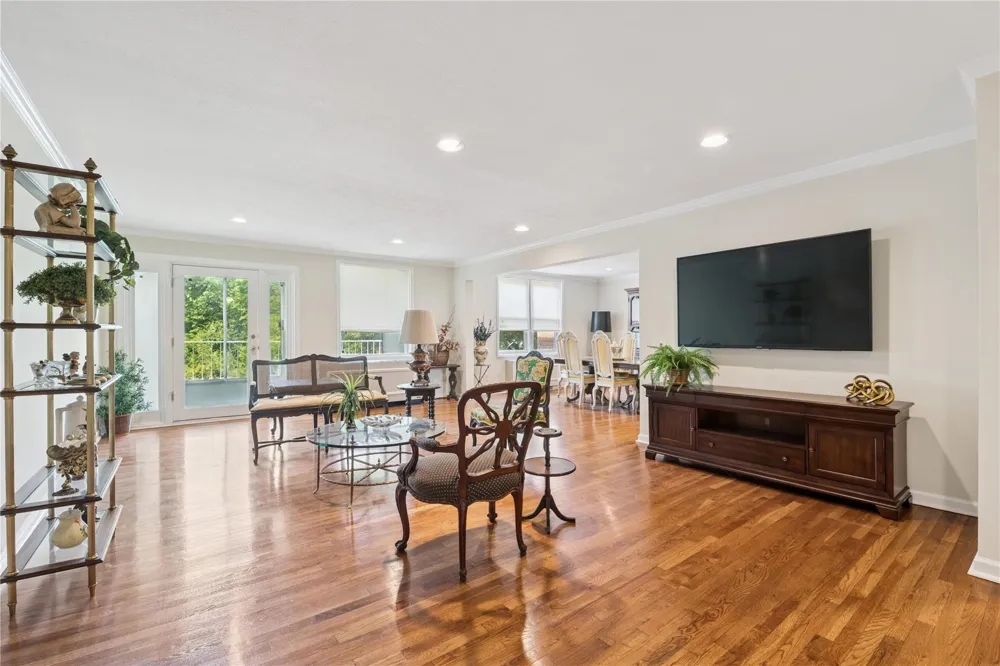 1390 Broadway #118 Hewlett, NY 11557
