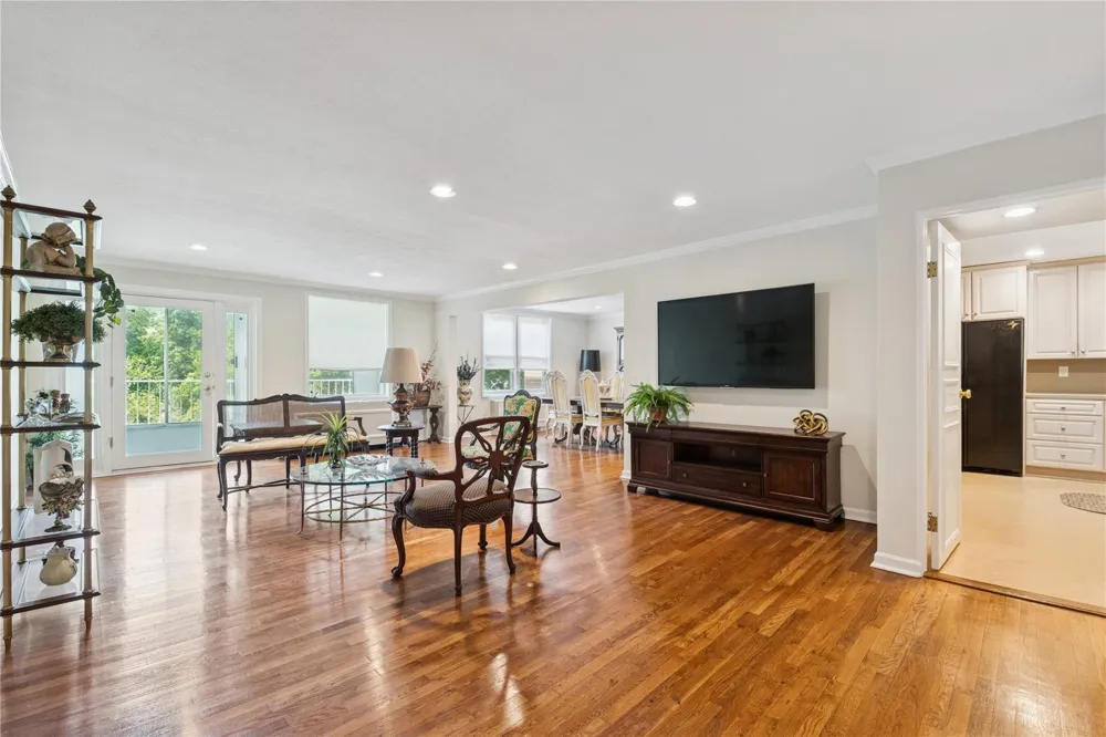 1390 Broadway #118 Hewlett, NY 11557