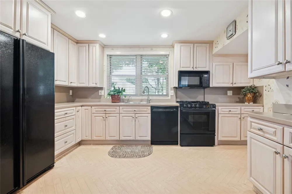 1390 Broadway #118 Hewlett, NY 11557