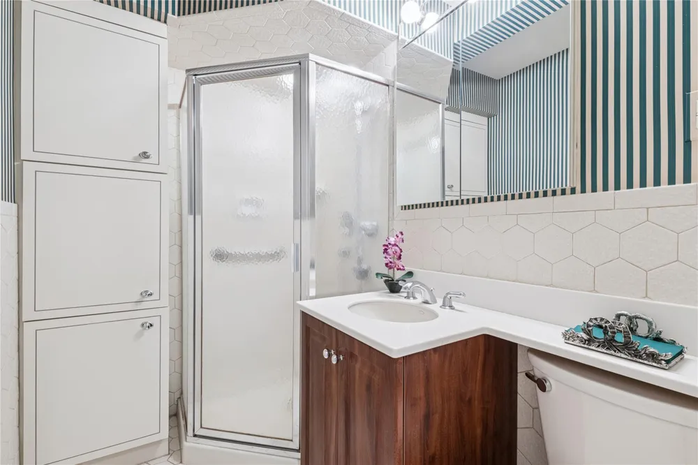1390 Broadway #118 Hewlett, NY 11557