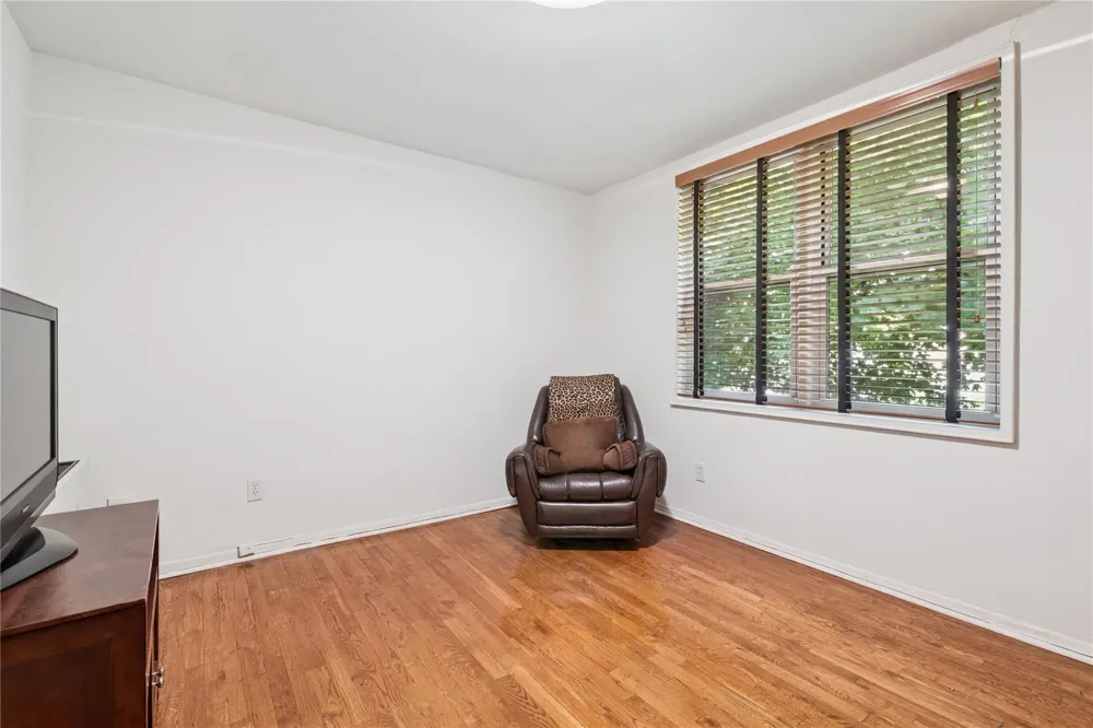 1390 Broadway #118 Hewlett, NY 11557