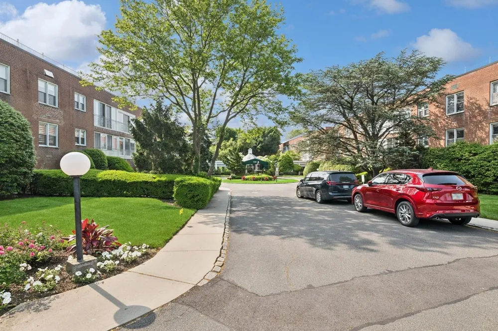 1390 Broadway #118 Hewlett, NY 11557