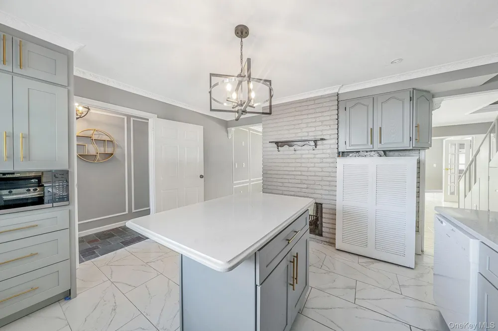 95 Lantern Road Hicksville, NY 11801