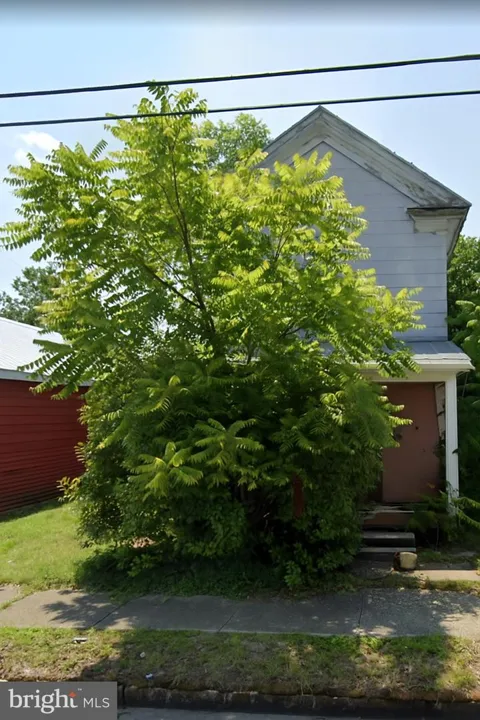 204 ACADEMY AVENUE