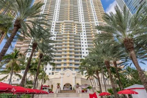 17875 Collins Ave #3404