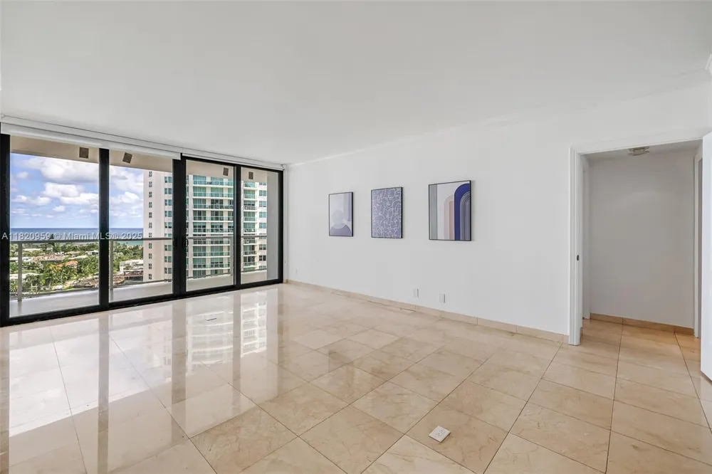 20281 E Country Club Dr #1412 Aventura, FL 33180