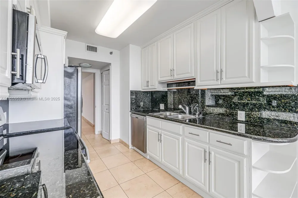 20281 E Country Club Dr #1412 Aventura, FL 33180