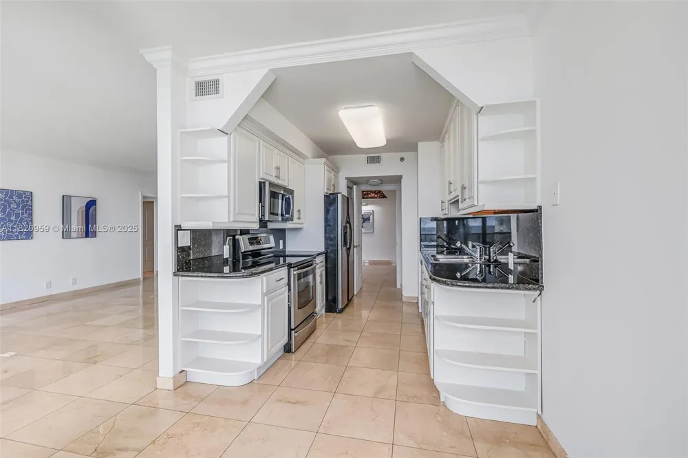 20281 E Country Club Dr #1412 Aventura, FL 33180