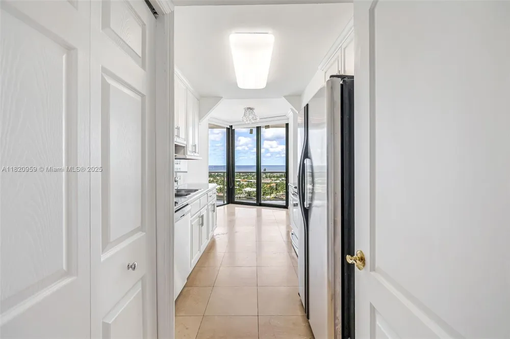 20281 E Country Club Dr #1412 Aventura, FL 33180