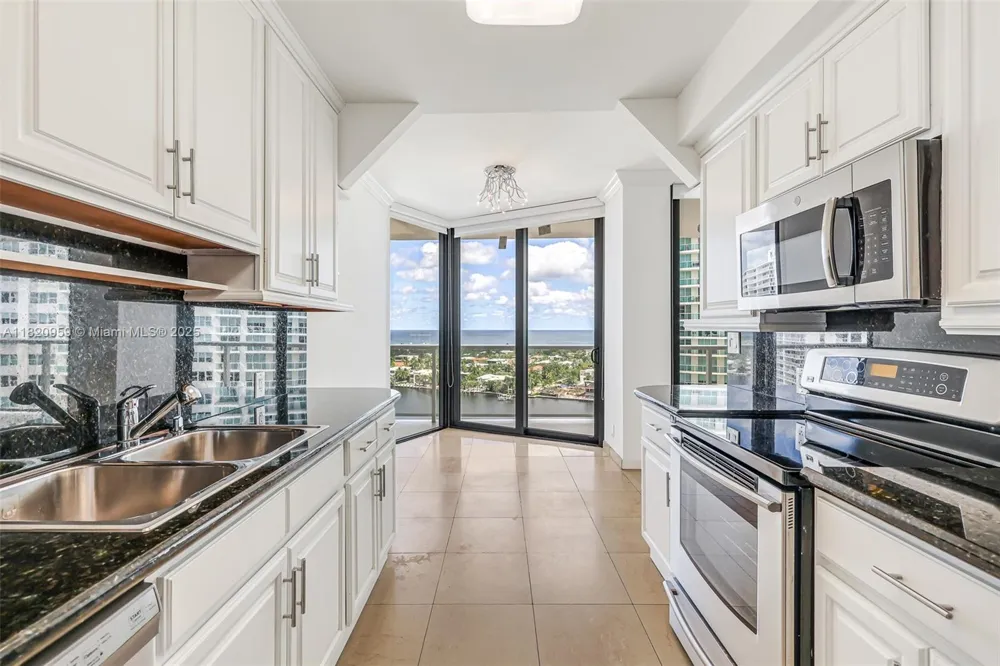 20281 E Country Club Dr #1412 Aventura, FL 33180
