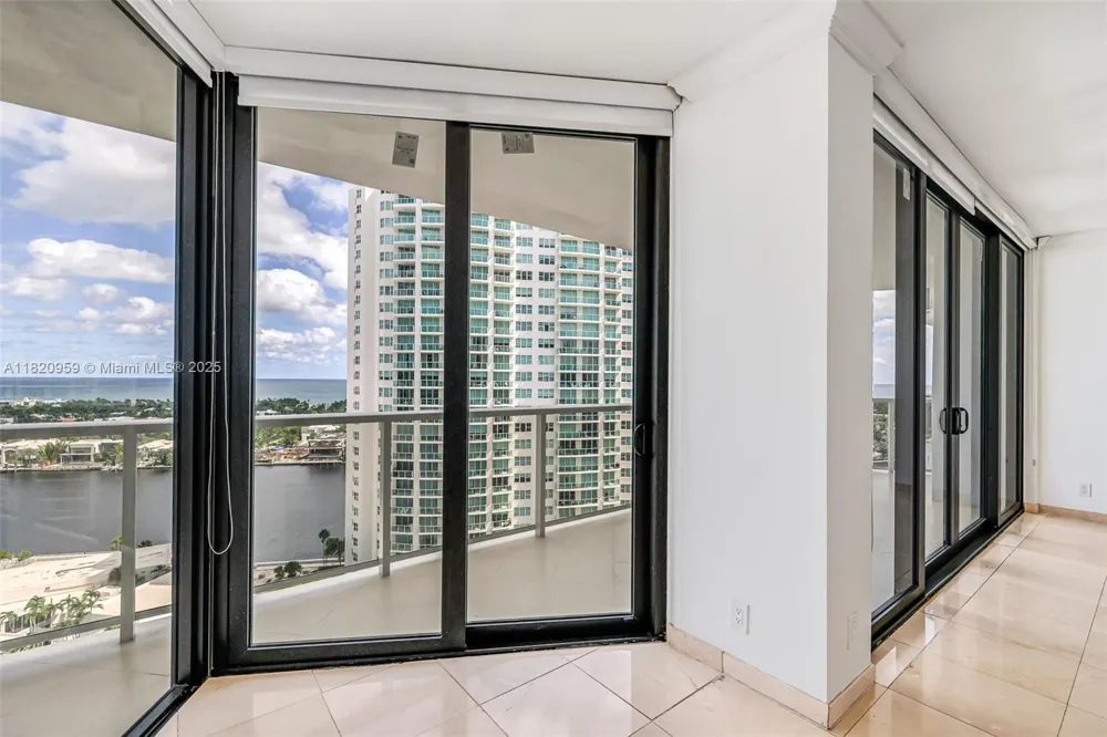 20281 E Country Club Dr #1412 Aventura, FL 33180