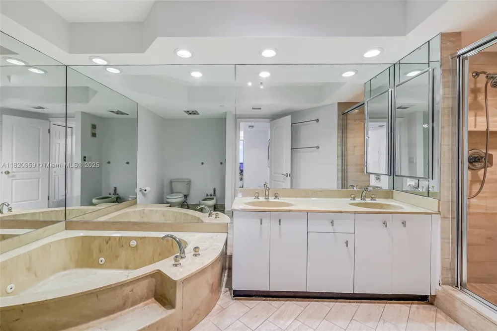 20281 E Country Club Dr #1412 Aventura, FL 33180