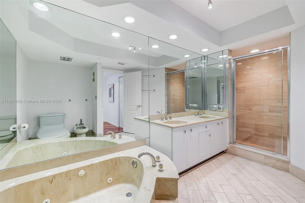 20281 E Country Club Dr #1412 Aventura, FL 33180