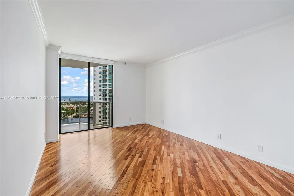 20281 E Country Club Dr #1412 Aventura, FL 33180