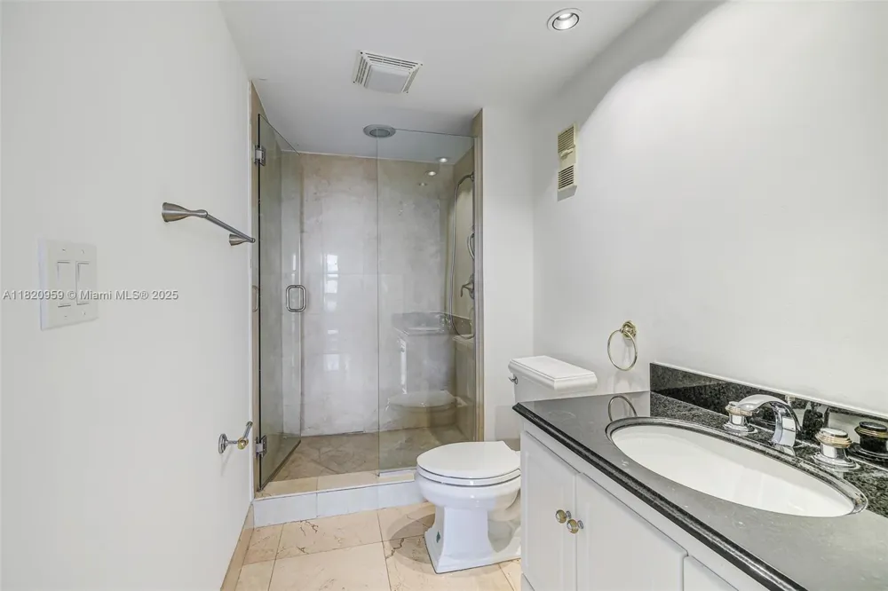 20281 E Country Club Dr #1412 Aventura, FL 33180