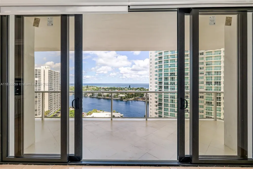 20281 E Country Club Dr #1412 Aventura, FL 33180