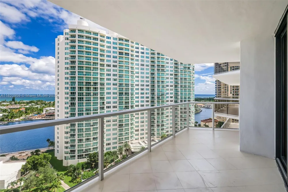 20281 E Country Club Dr #1412 Aventura, FL 33180