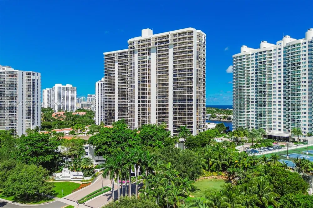 20281 E Country Club Dr #1412 Aventura, FL 33180