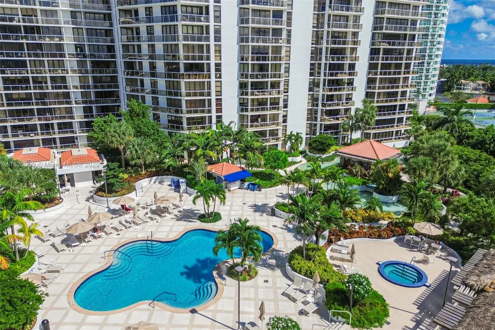 20281 E Country Club Dr #1412 Aventura, FL 33180