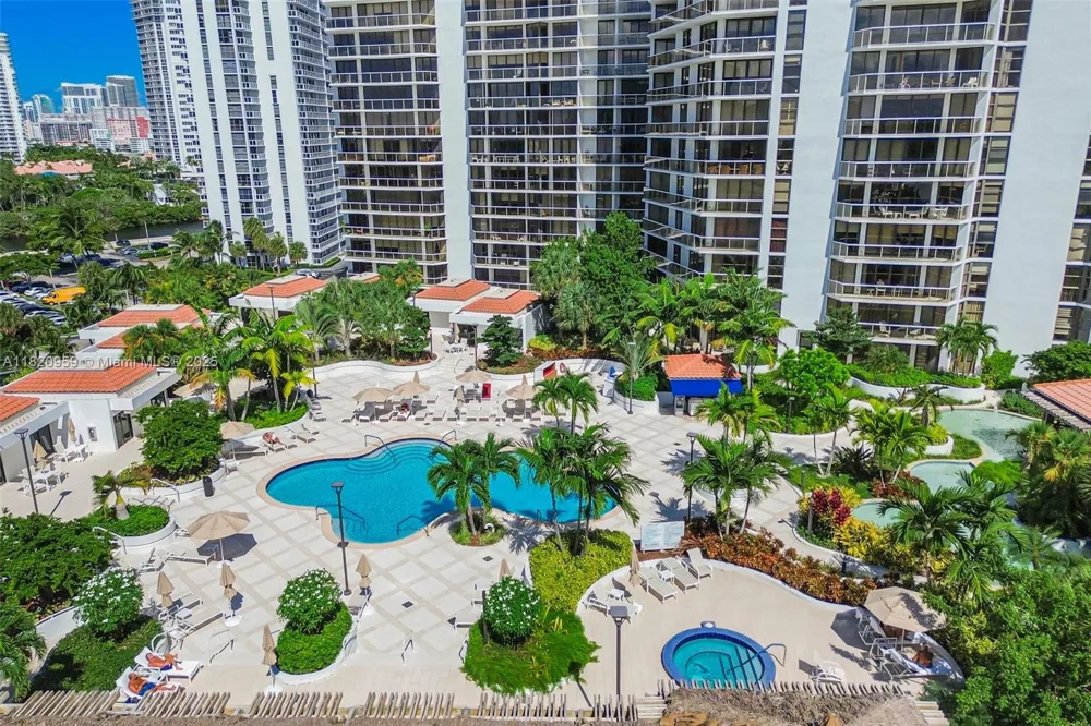 20281 E Country Club Dr #1412 Aventura, FL 33180