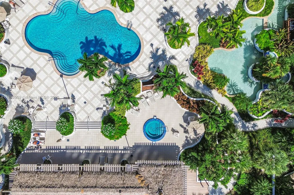 20281 E Country Club Dr #1412 Aventura, FL 33180
