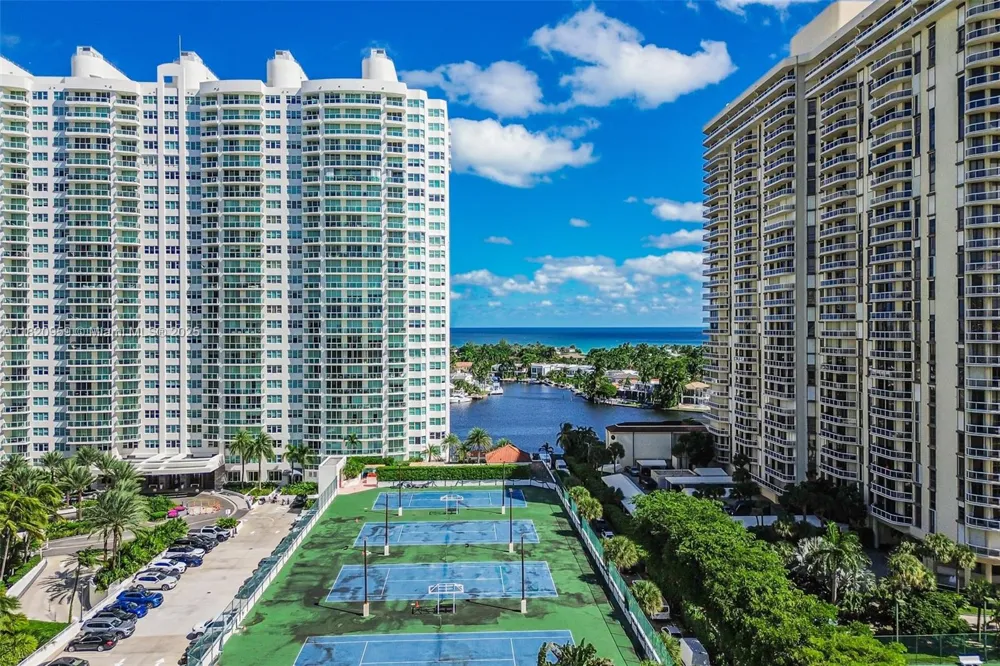 20281 E Country Club Dr #1412 Aventura, FL 33180