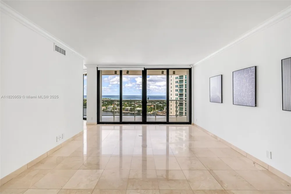 20281 E Country Club Dr #1412 Aventura, FL 33180