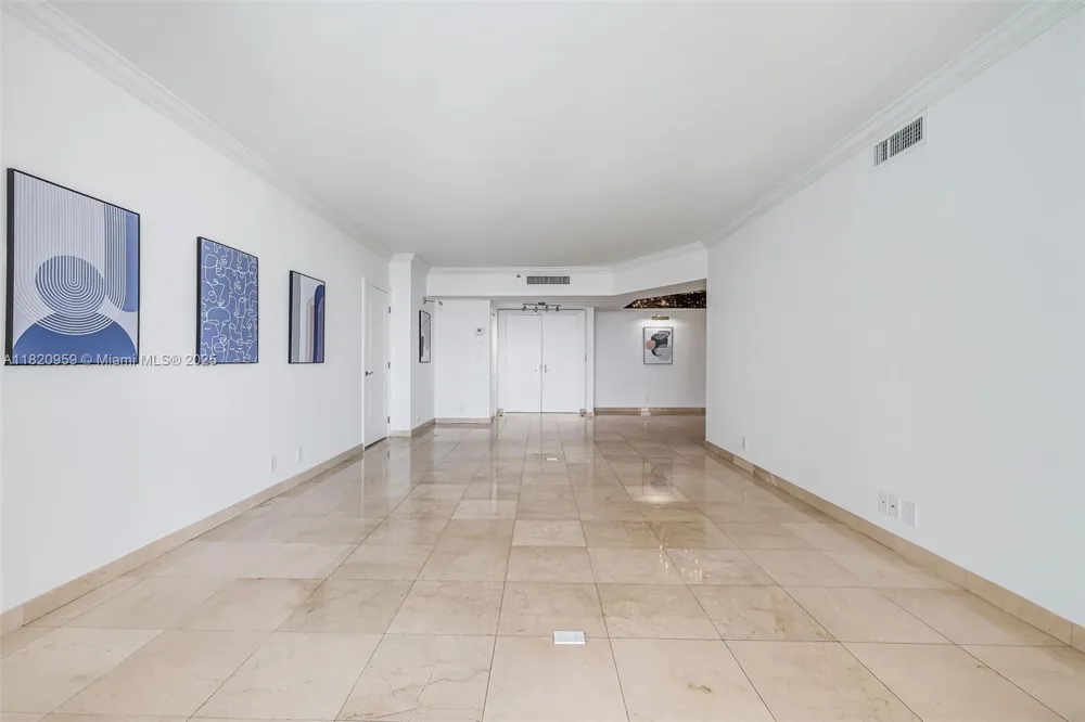 20281 E Country Club Dr #1412 Aventura, FL 33180