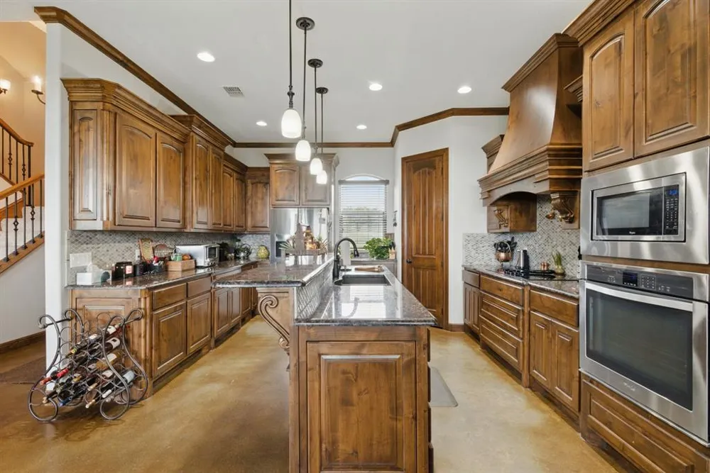 565 Ridgeway Drive Bluff Dale, TX 76433