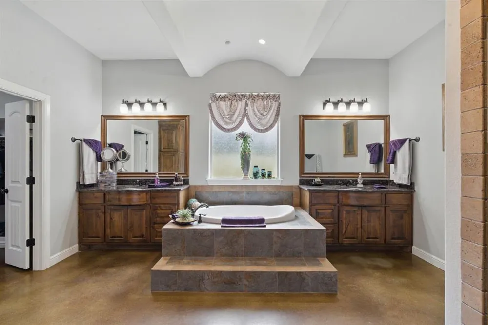 565 Ridgeway Drive Bluff Dale, TX 76433
