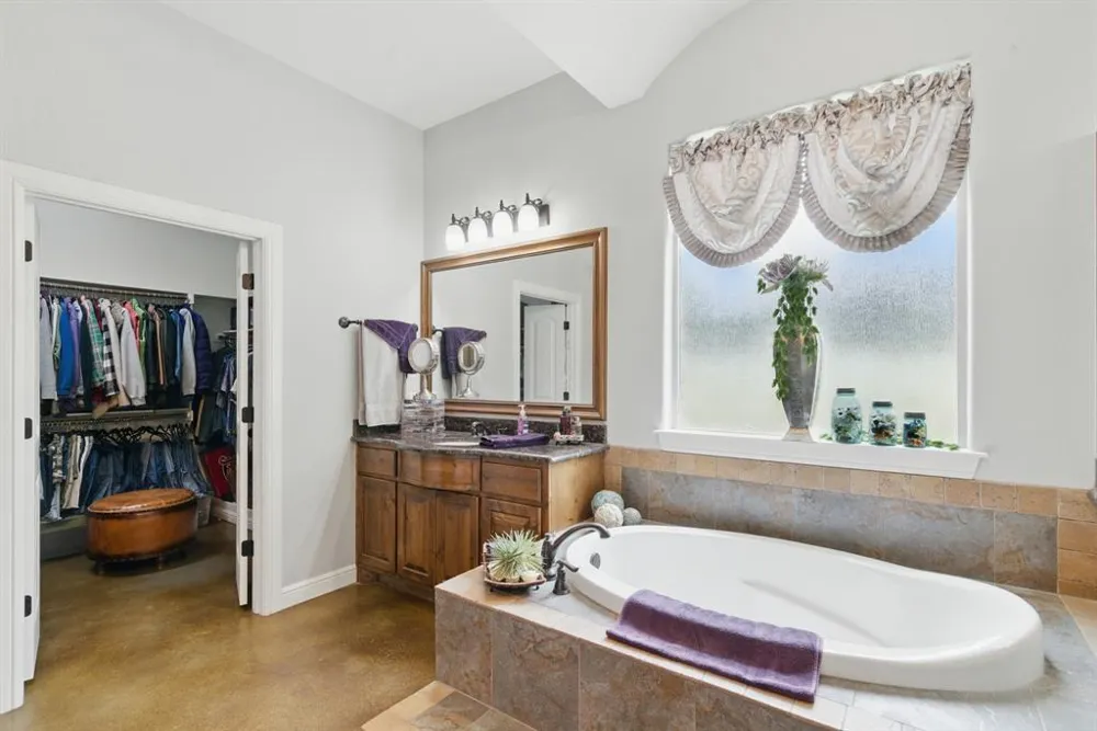 565 Ridgeway Drive Bluff Dale, TX 76433