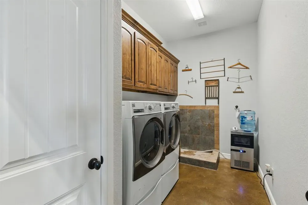 565 Ridgeway Drive Bluff Dale, TX 76433