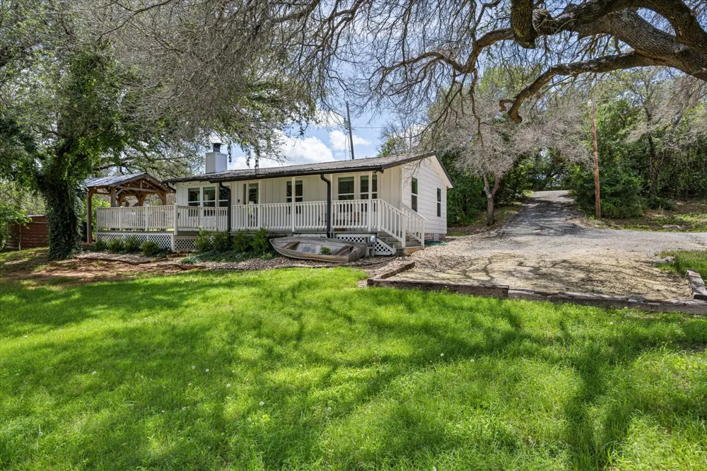 5986 Field Court Granbury, TX 76048