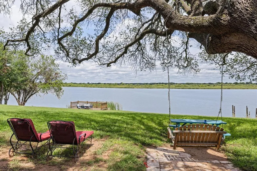 5986 Field Court Granbury, TX 76048