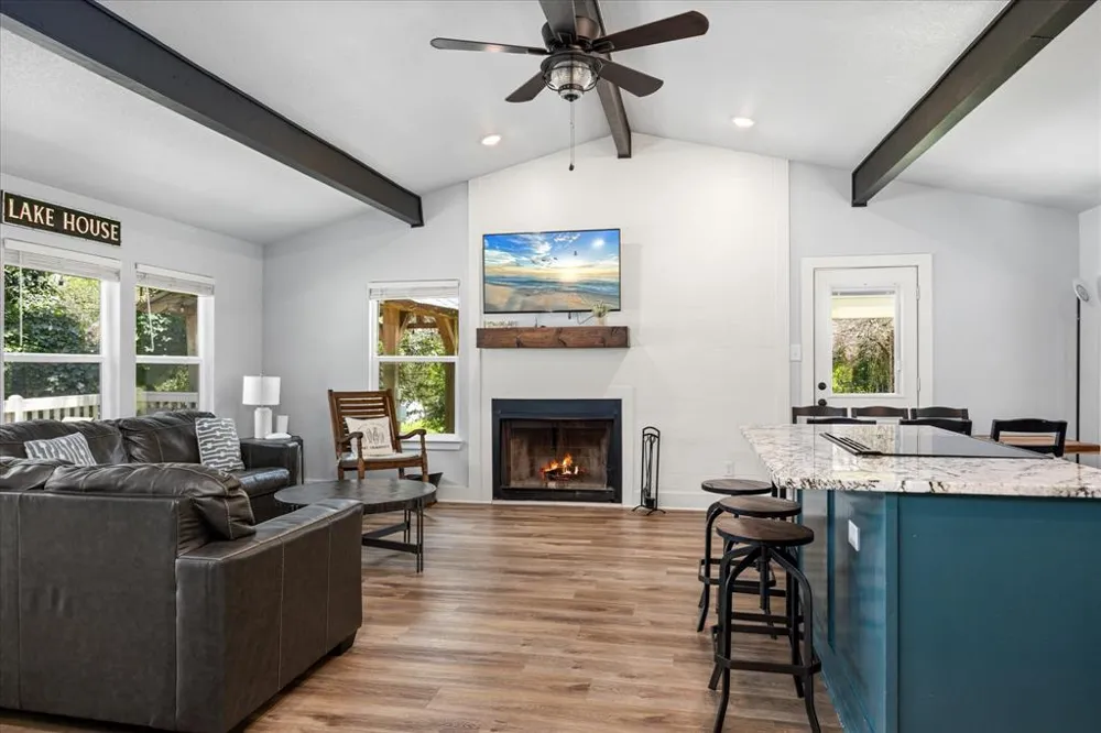 5986 Field Court Granbury, TX 76048