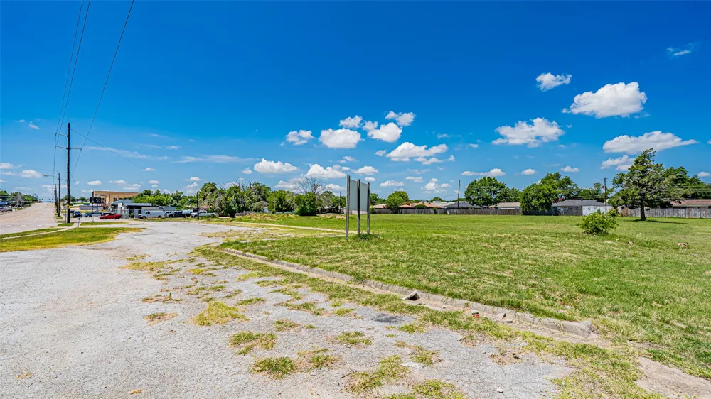 730 S Cherry Lane White Settlement, TX 76108