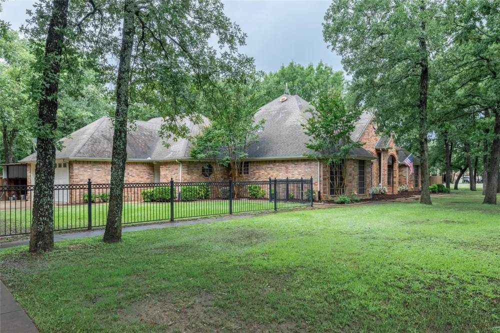 320 Rustic Oaks Combine, TX 75159
