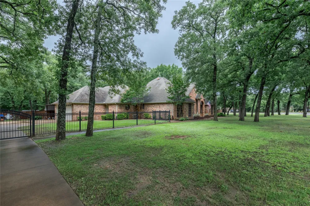 320 Rustic Oaks Combine, TX 75159