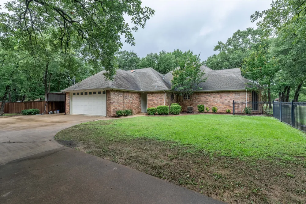 320 Rustic Oaks Combine, TX 75159