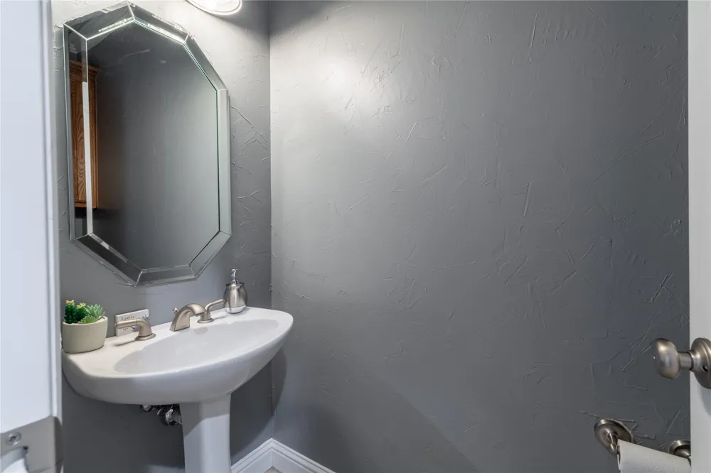320 Rustic Oaks Combine, TX 75159
