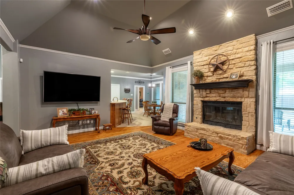 320 Rustic Oaks Combine, TX 75159