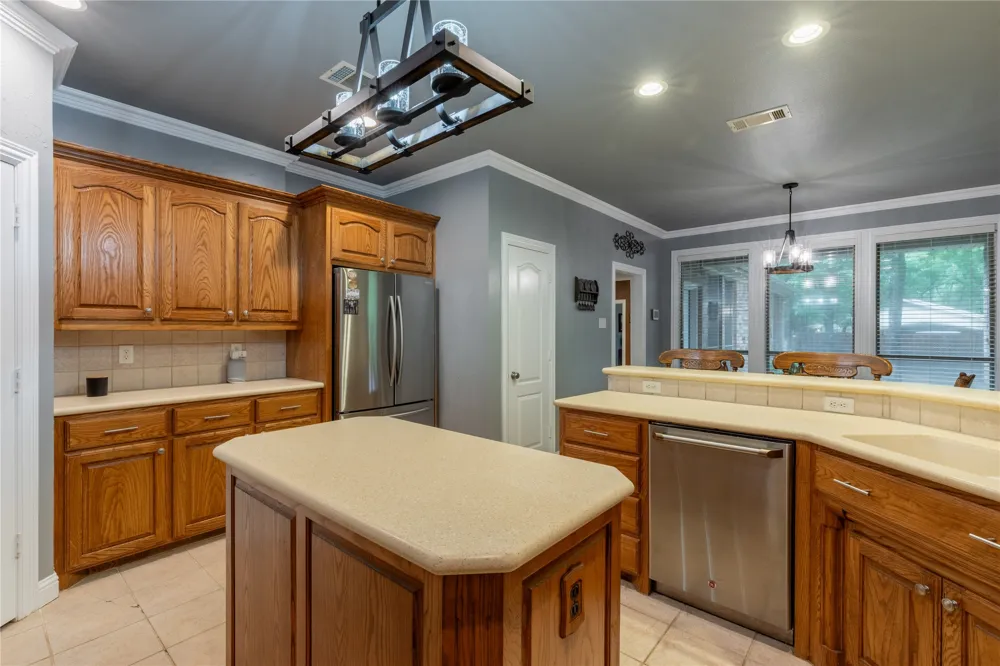 320 Rustic Oaks Combine, TX 75159