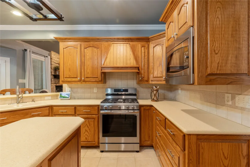 320 Rustic Oaks Combine, TX 75159