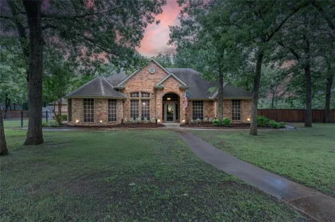 320 Rustic Oaks