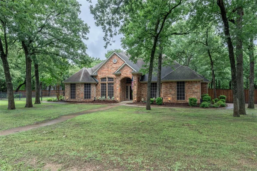 320 Rustic Oaks Combine, TX 75159