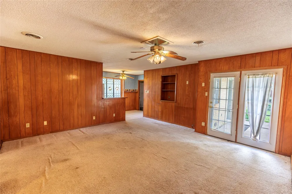 1092 South Holland Street Bellville, TX 77418